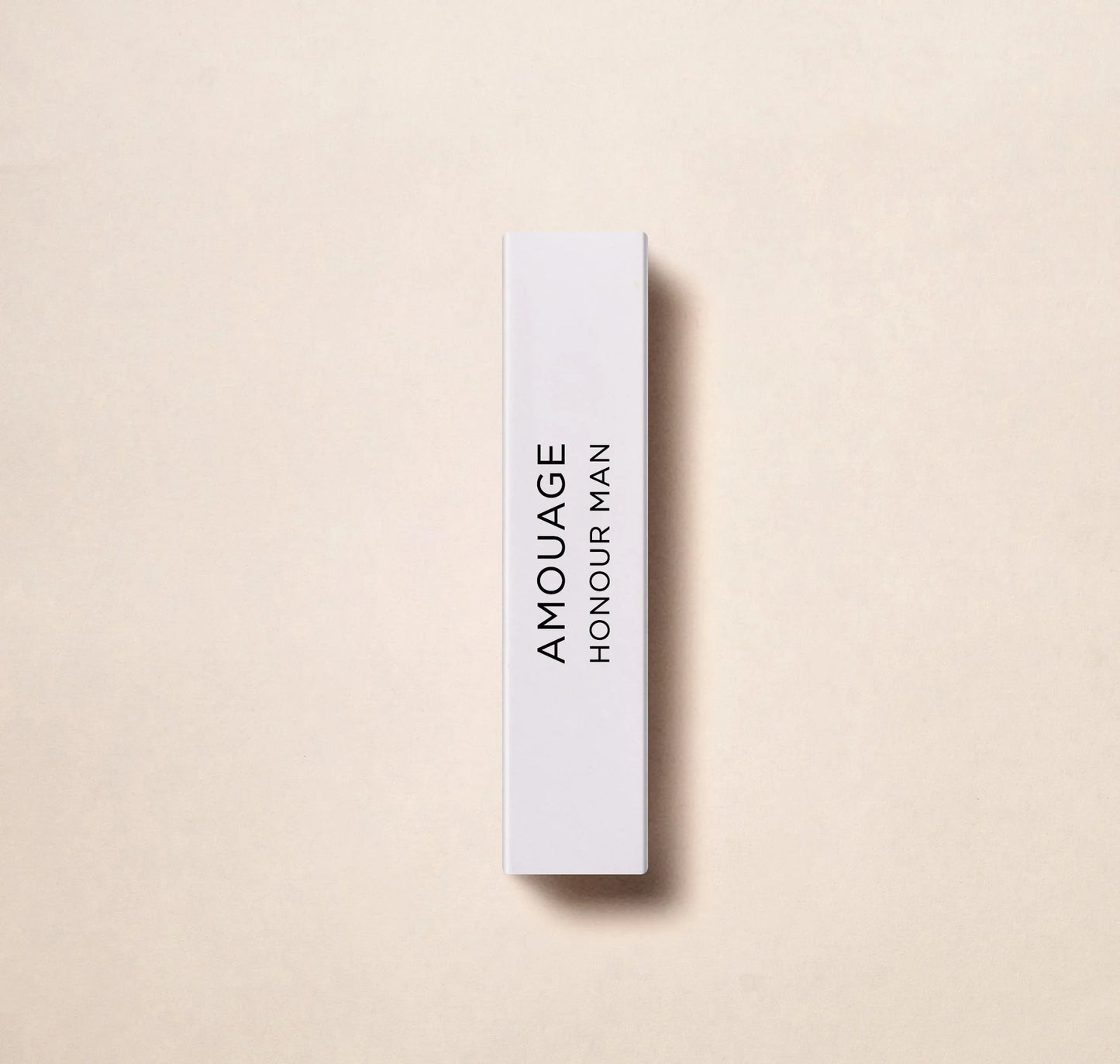 Experimentează luxul casei de parfumuri Amouage cu mostra oficială de parfum Honour Man 2ml 0,06 oz. Cufundă-te în aroma sofisticată a acestui brand renumit. Perfect pentru retușuri rapide sau ca o mostră a parfumurilor apreciate Amouage.