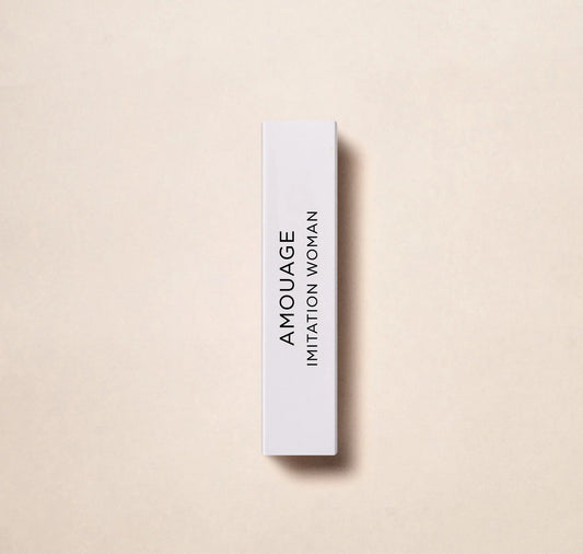 Experimentează parfumul luxos al Amouage Imitation Woman cu această mostră oficială de 2ml 0,06 oz. Creat de renumita casă de parfumuri Amouage, acest parfum emană eleganță și sofisticare. Perfect pentru testare înainte de a achiziționa o sticlă într