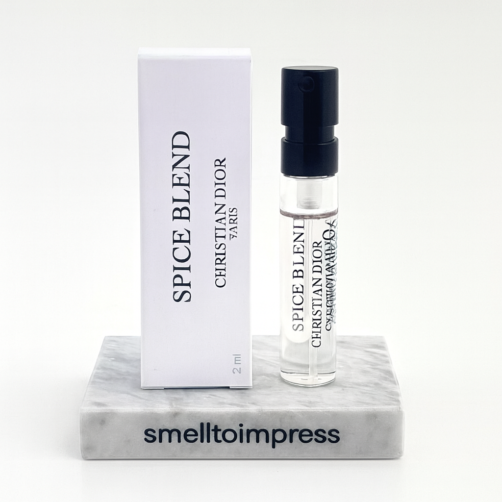 detaliu al mostrelor oficiale de parfum CHRISTIAN DIOR SPICE BLEND (Unisex) EDP 1.2ML pe suport de marmură smelltoimpress